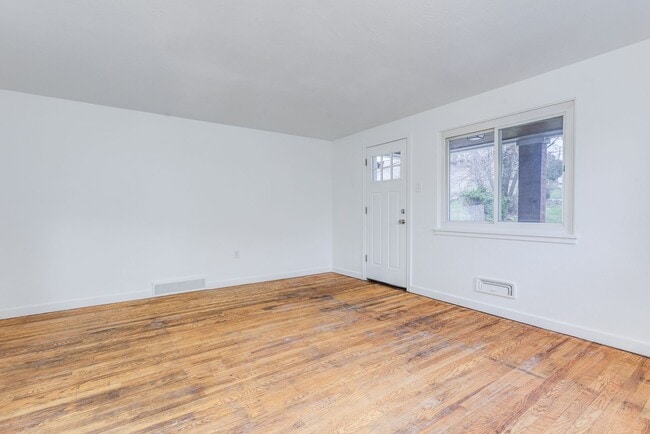 Building Photo - AVAILABLE JUNE 2026! - 2 Bedroom Suburban Vibes in the HEART of the City!!