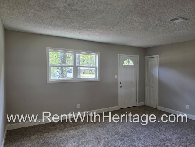 Building Photo - Awesome 3 bd/ 1.5 Bath Brick Front Ranch / No Steps / Totally Renovated / Great Location