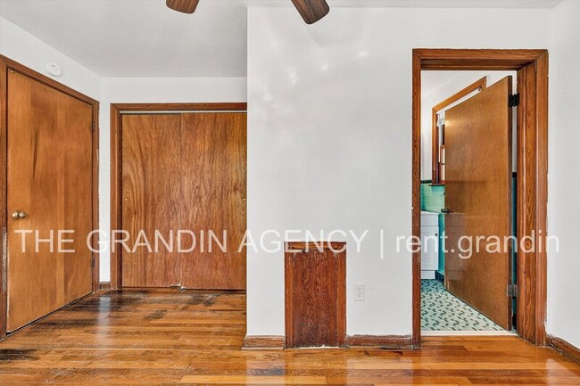 Building Photo - 3203 Roundhill Ave NW