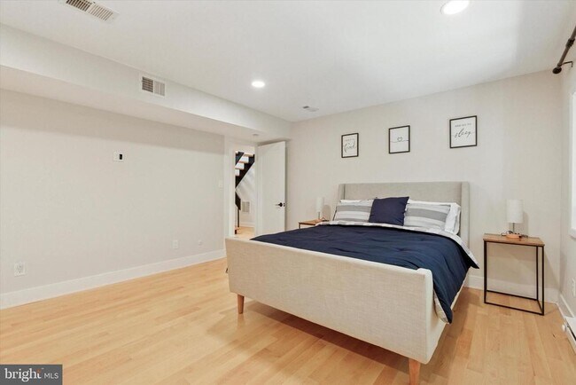 Building Photo - 1220 Valley Rd