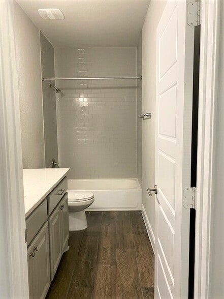 2nd bathroom - 11330 Cottage Grove