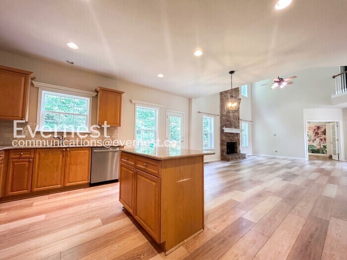 Building Photo - 5995 Chinook Ct