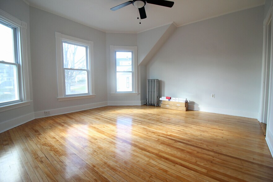 Building Photo - 71 June St