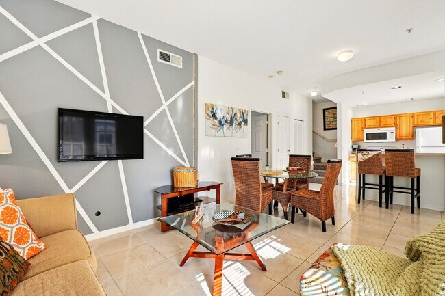 Building Photo - Charming and Spacious 4-Bedroom, 3-Bathroom Fully Furnished Townhome  in the Sought-After Venetia...