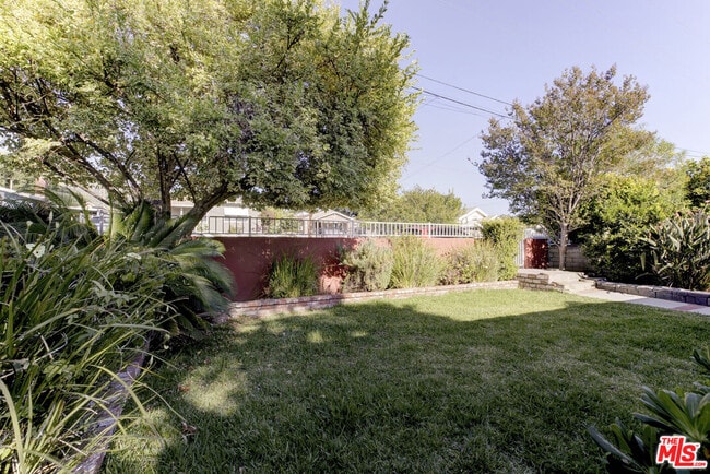 Building Photo - 10529 Mt Gleason Ave