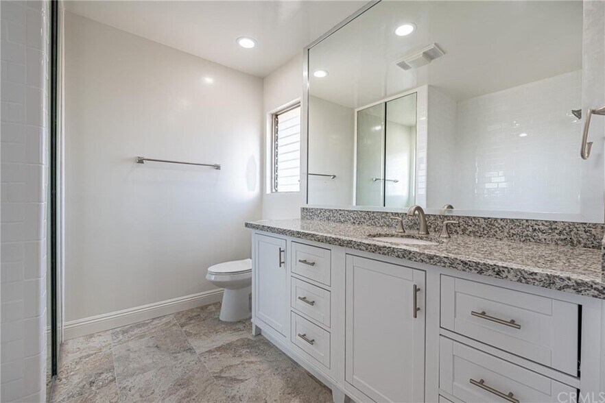 Building Photo - 5300 Fairview Blvd