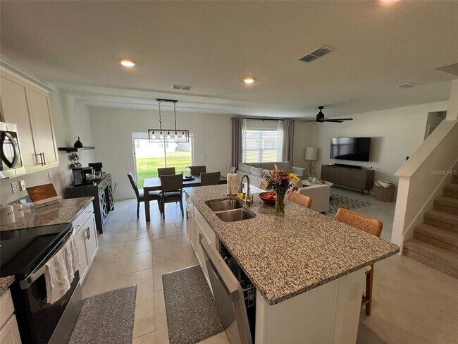 Building Photo - 5585 Winona Dr