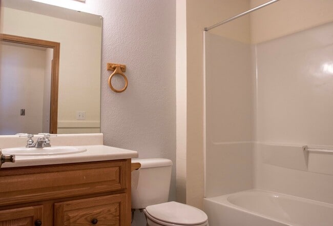 Building Photo - Ranch Style 3 Bedroom Home by Main Street Windsor!