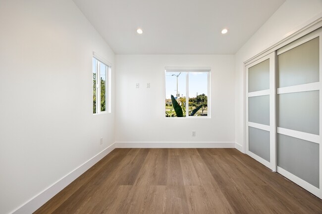 Building Photo - 212 W 64th St