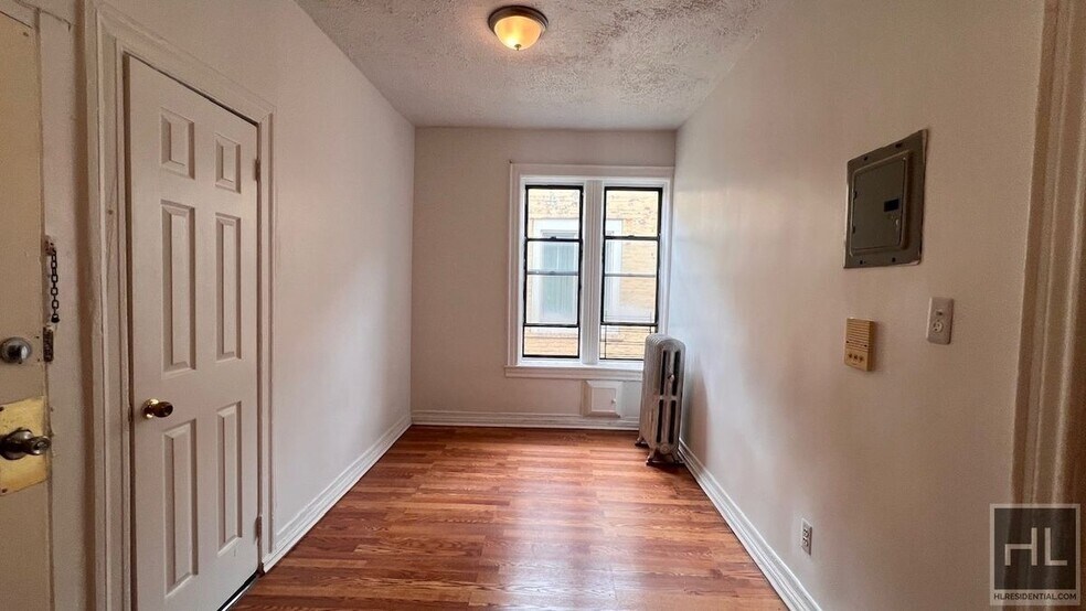 Building Photo - 593 Miller Ave