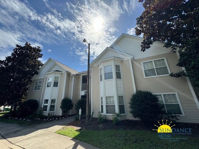 Primary Photo - Spacious 2-Bedroom Condo in The Oaks, Nice...