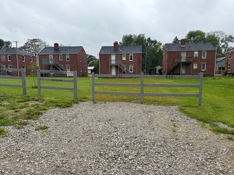 Building Photo - 430 Oak St