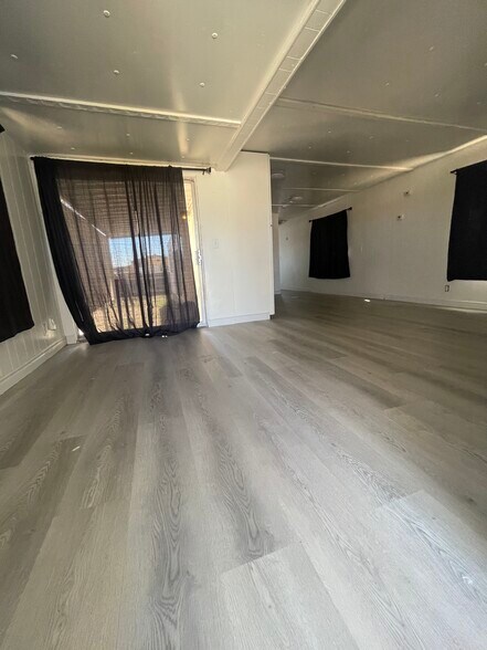 Building Photo - 1305 W Benson Ave