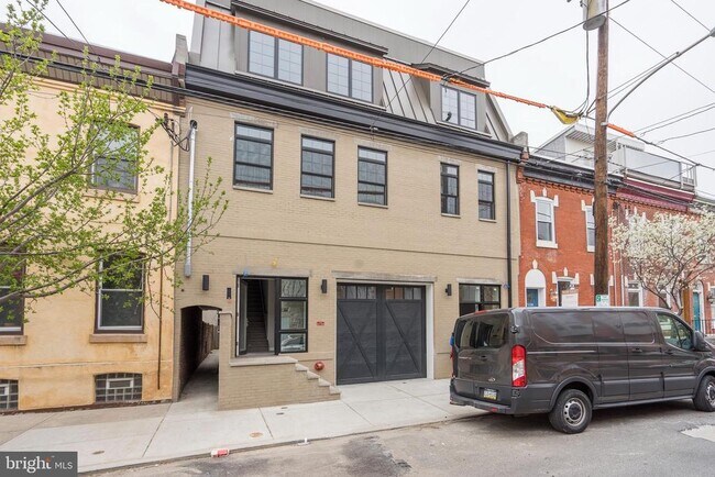 Building Photo - 1128 S 13th St