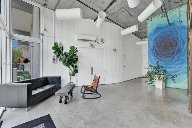 Building Photo - 444 NE 30th St