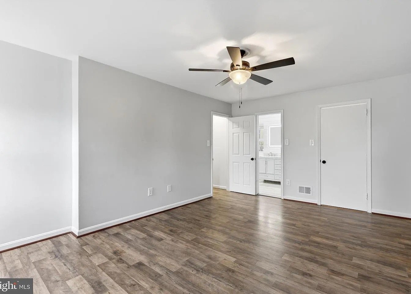 Building Photo - 1551 E Anderson Dr