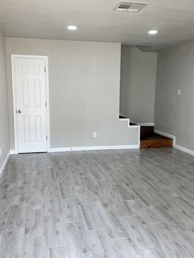 Building Photo - 8746 Glen Meadow Ln