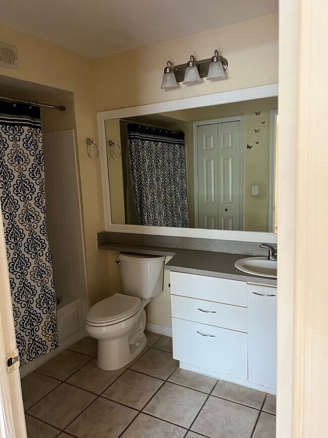 Building Photo - 8939 Latrec Ave