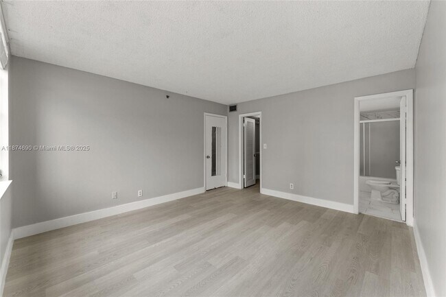 Building Photo - 3150 W Rolling Hills Cir