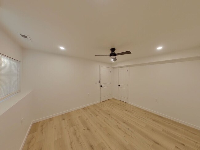 Building Photo - 1377 S Sierra Hls St