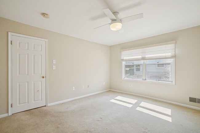 Building Photo - 8A Heritage Dr