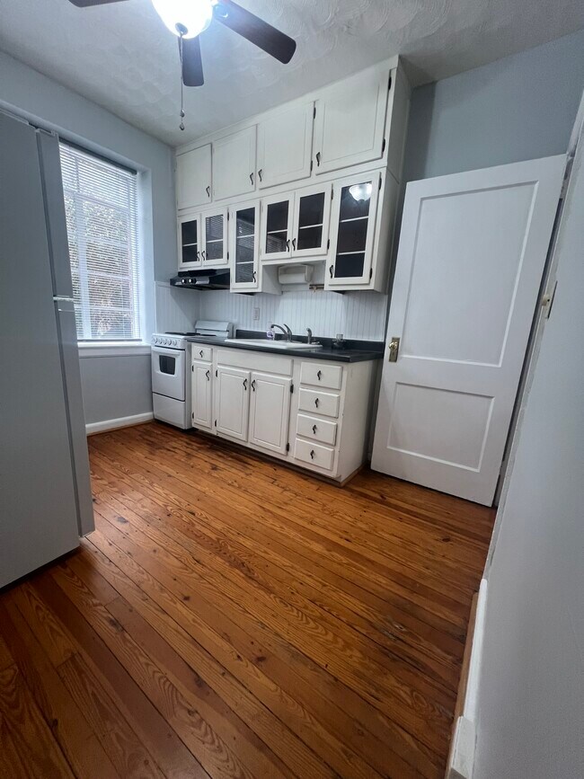 Building Photo - 1217 N Main St