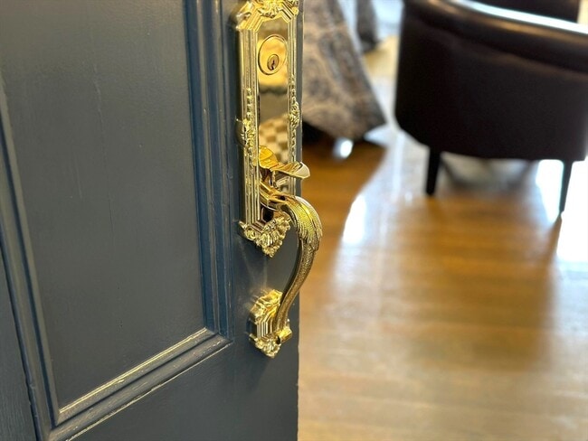 Building Photo - 88 Charles St