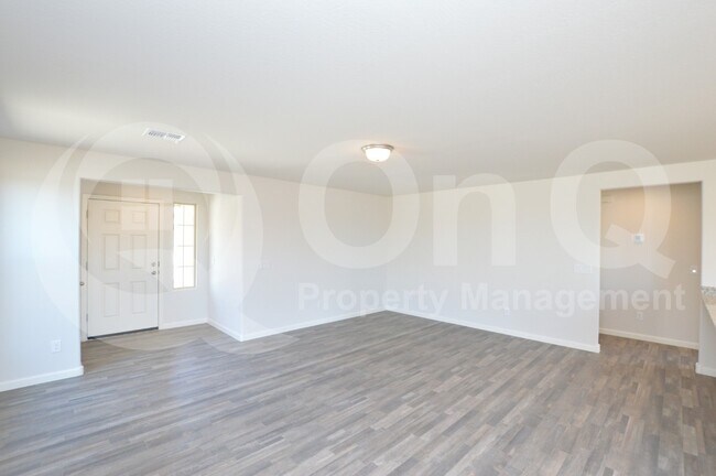 Building Photo - 777 Silvercreek Ln