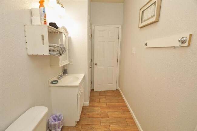 Building Photo - 13121 Vickery St