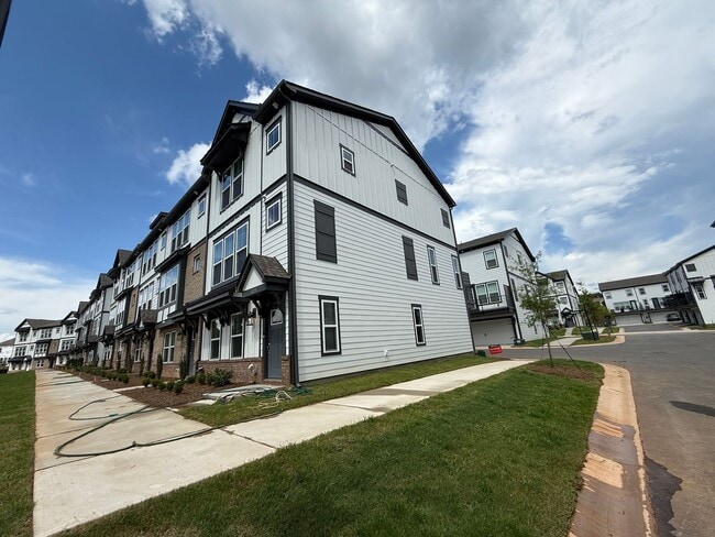 Building Photo - Brand New 3-Story home in the heart of Nor...