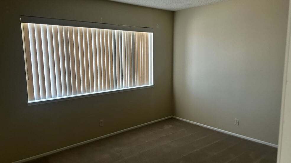 Building Photo - 4485 E Harmon Ave