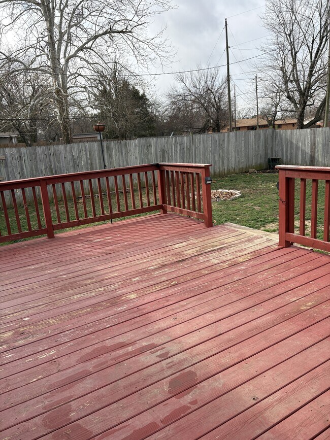 Building Photo - 403 S Hillcrest St