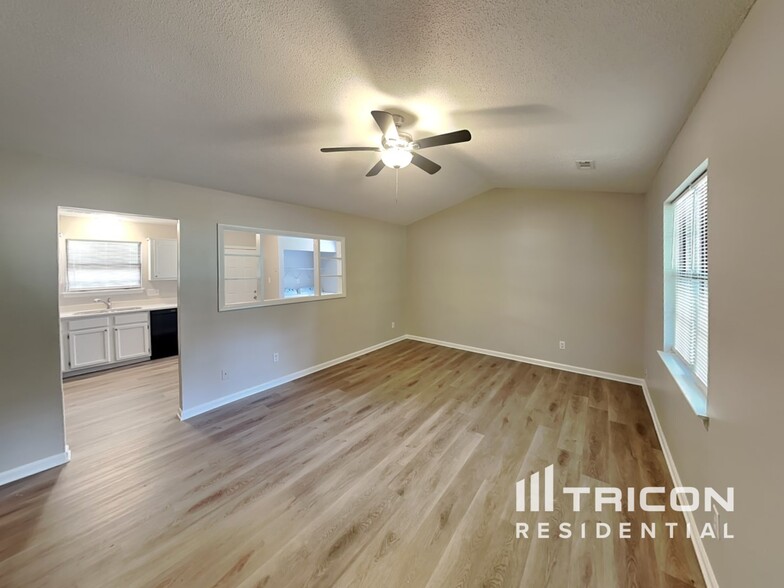 Building Photo - 6631 Flat Rock Dr