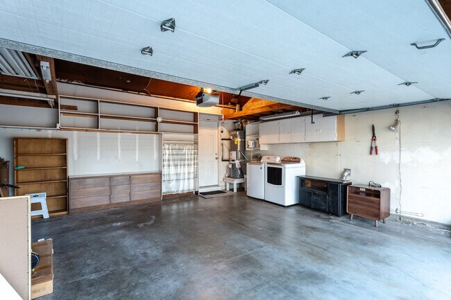 Building Photo - 495 Century Dr