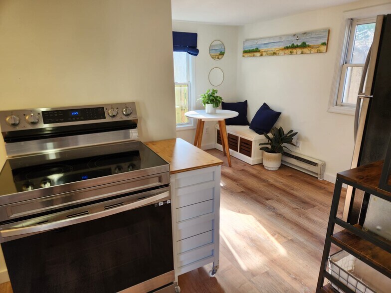 Building Photo - 815 E Curtis Ave