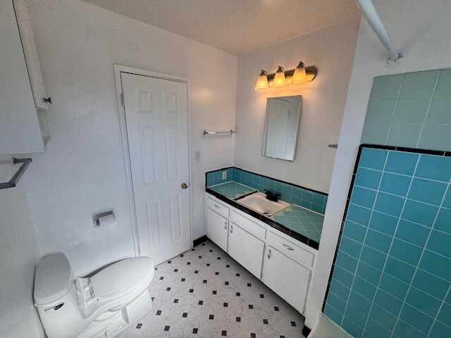 Building Photo - 3728 Ingraham St