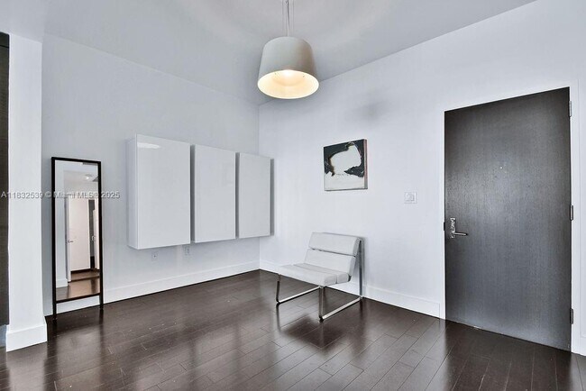 Building Photo - 900 Biscayne Blvd