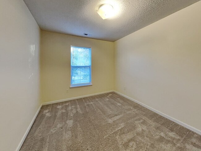 Building Photo - Sign today for FREE RENT! 4BR/2.5BA home i...
