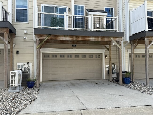 Building Photo - 2731 S Spurway Dr
