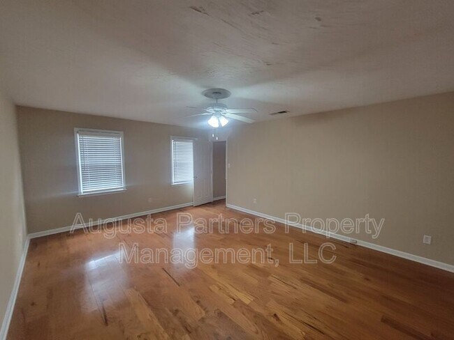 Building Photo - 288 Wakefield Ln S