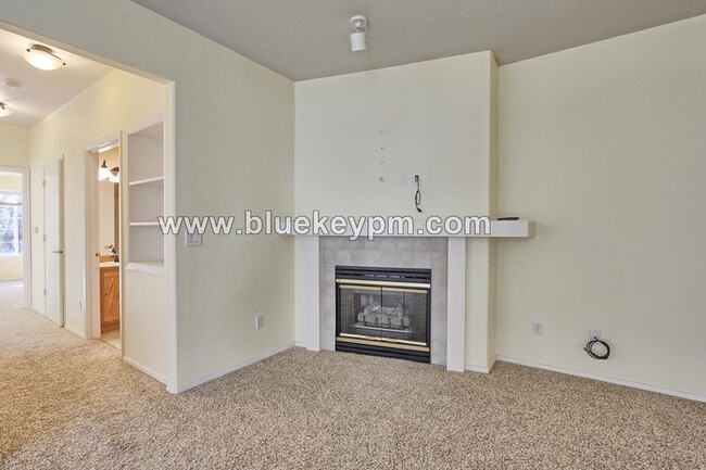 Building Photo - 2 Bed, 2 Bath Main Floor Condo in Cascade ...