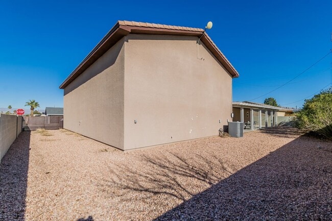 Building Photo - RV GARAGE | Single Story | Furnished Or Unfurnished