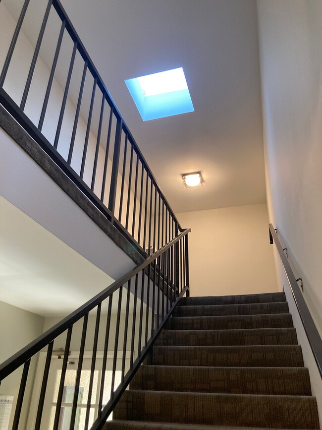 Building Photo - KBC Cahuenga