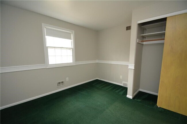 Building Photo - 28 Candlewood Dr