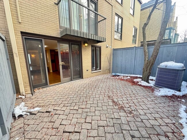 Building Photo - 1628 N Mohawk St