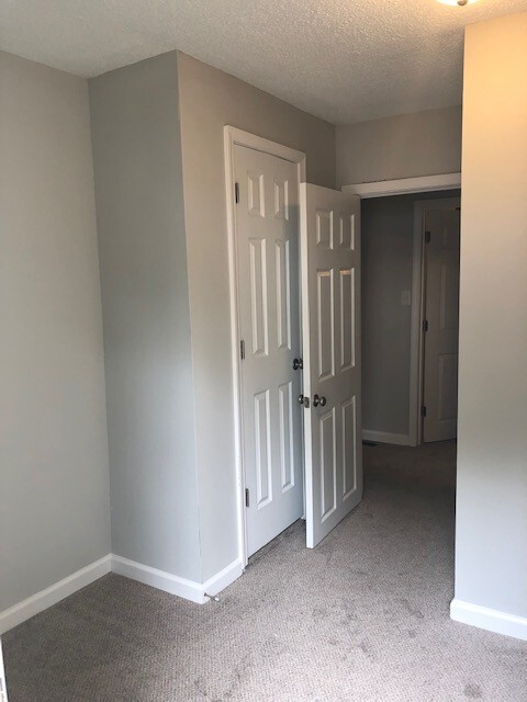 Building Photo - One Bedroom House with a study right off o...
