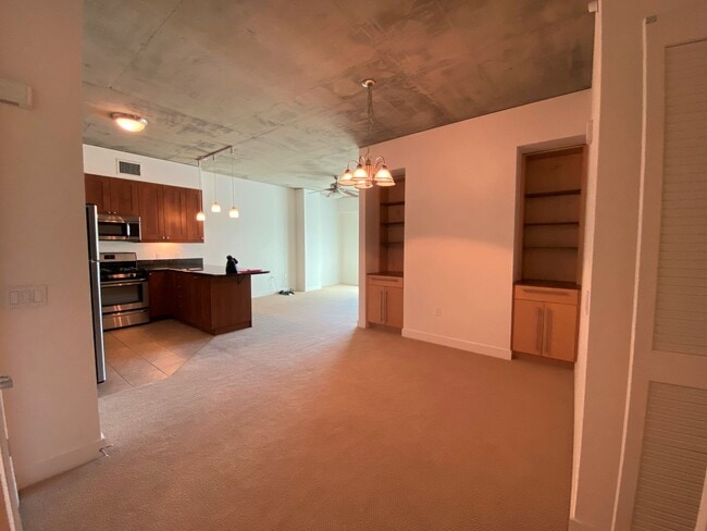 Building Photo - Downtown Views from Cortez Hill! Tall Ceil...