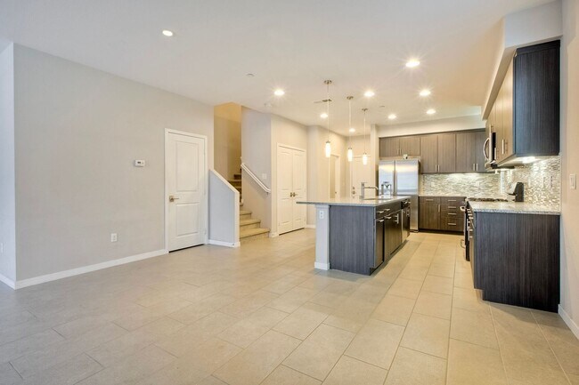 Building Photo - 3 Br/2.5 Ba w Loft and 2 car attached gara...
