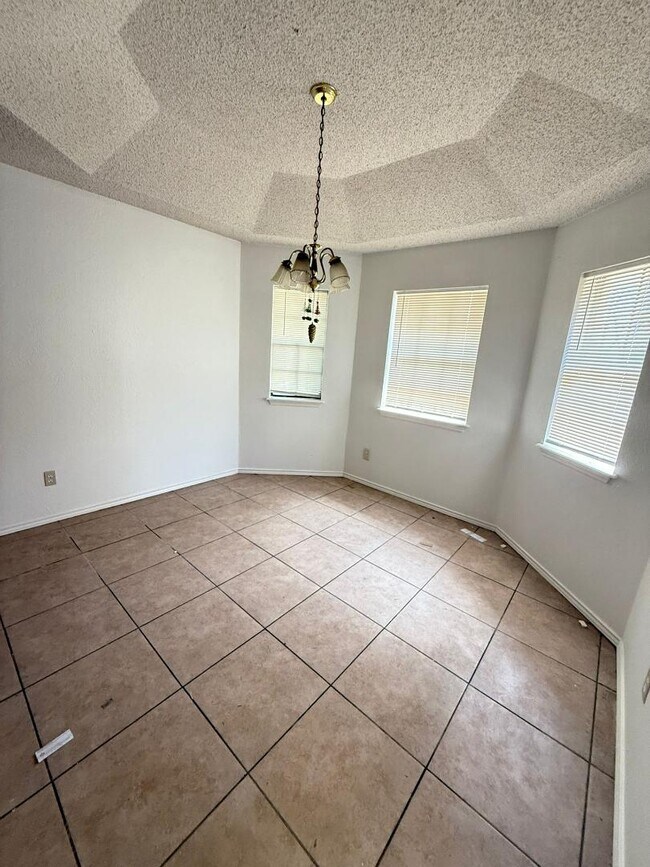 Building Photo - 108 N Mina De Oro St