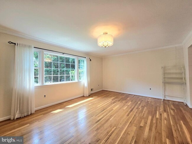 Building Photo - 111 Tamarisk Ct